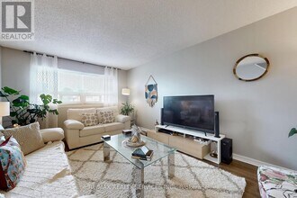 321 Blackthorn St in Oshawa, ON - Building Photo - Building Photo