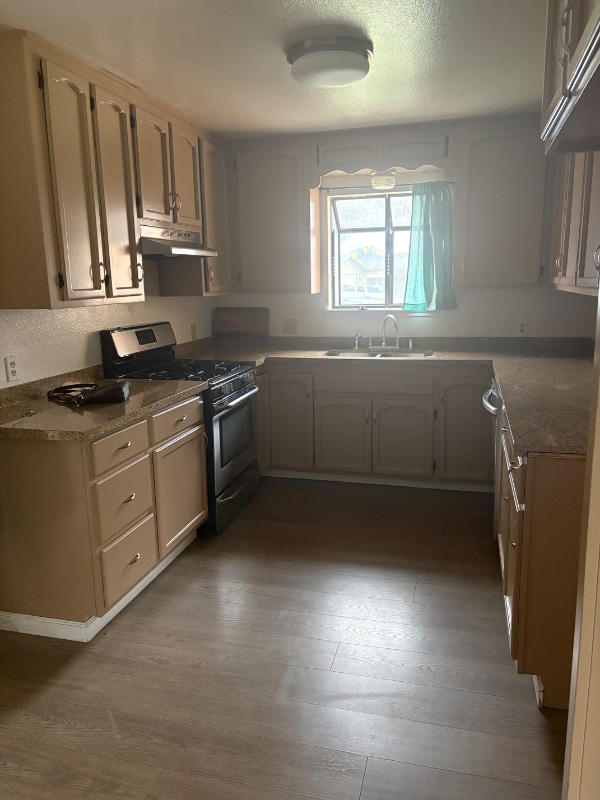 1905 Roth Ct in Turlock, CA - Foto de edificio - Building Photo