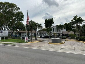 7200 NW 179th St in Hialeah, FL - Building Photo - Building Photo