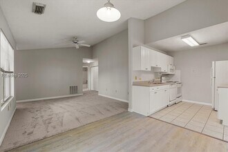 32 Old S Ct in Bluffton, SC - Building Photo - Building Photo