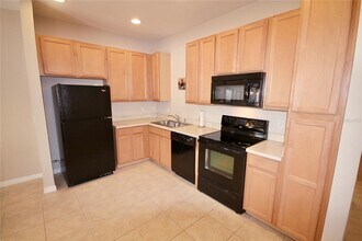 2458 Caravelle Cir in Kissimmee, FL - Building Photo - Building Photo