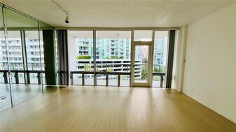 1408 Brickell Bay Dr, Unit 916 in Miami, FL - Building Photo