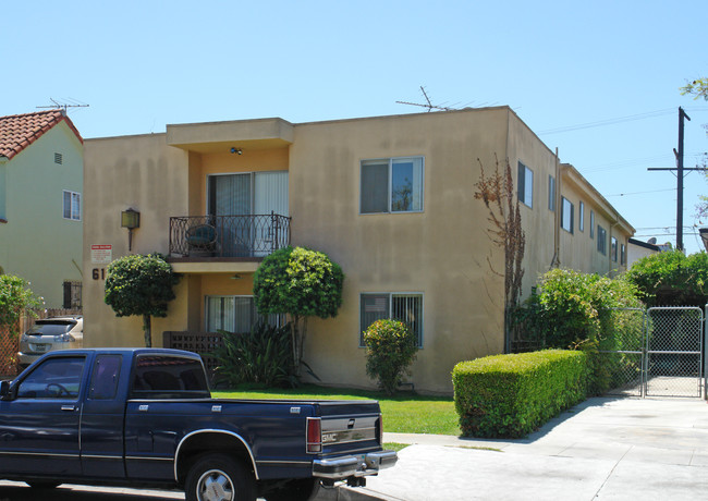 6106 Cashio St in Los Angeles, CA - Building Photo - Building Photo