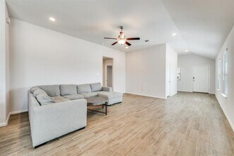 14005 Danesdale Dr in Pilot Point, TX - Building Photo - Building Photo