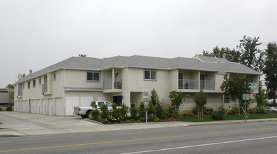 7506 Magnolia St in Riverside, CA - Foto de edificio - Building Photo