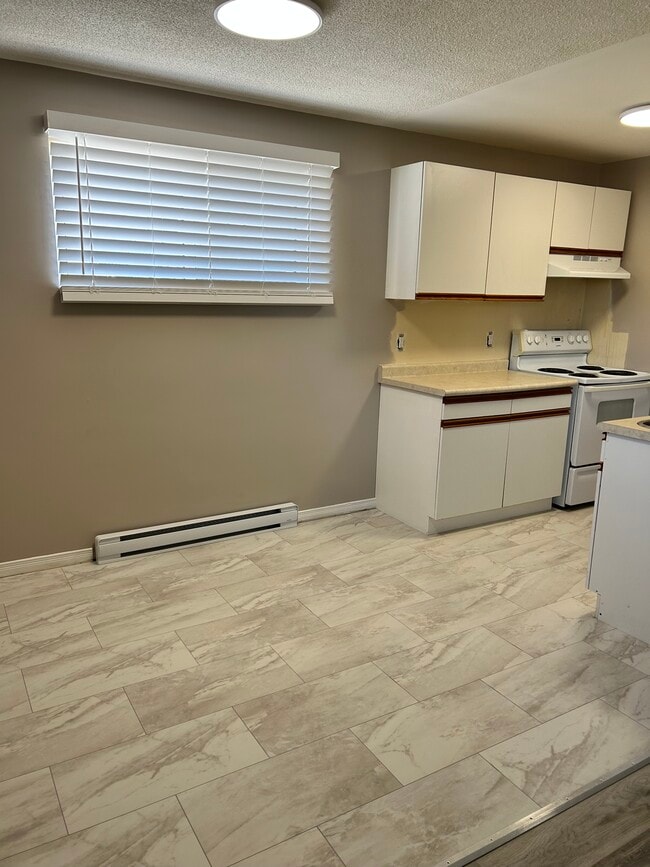 345 Adelaide Av W in Oshawa, ON - Building Photo - Building Photo