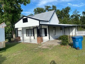 84 E Railroad St in Alamo, GA - Building Photo