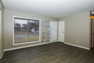 8951 Cornell Dr in Jonesboro, GA - Building Photo - Building Photo