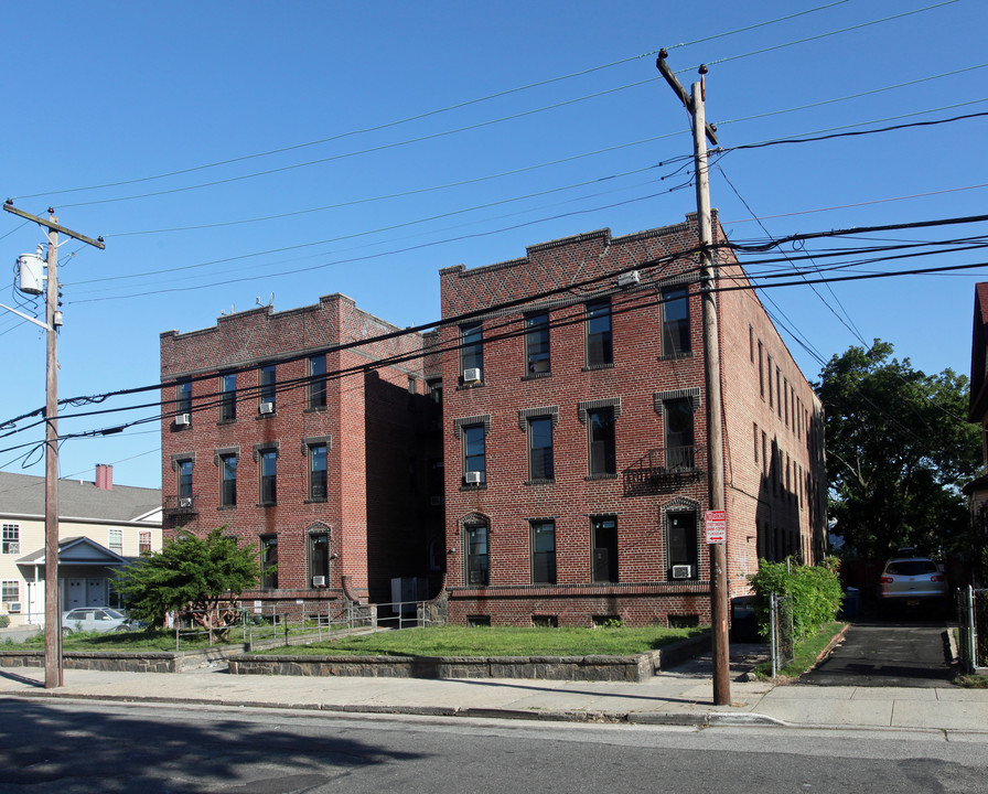 357 Jackson St in Hempstead, NY - Foto de edificio