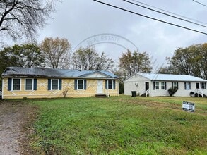 105 Hubert St in Gallatin, TN - Building Photo - Building Photo