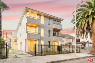 6241 Banner Ave in Los Angeles, CA - Building Photo