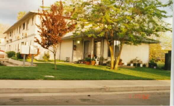 West Capitol Courtyard in West Sacramento, CA - Foto de edificio - Building Photo