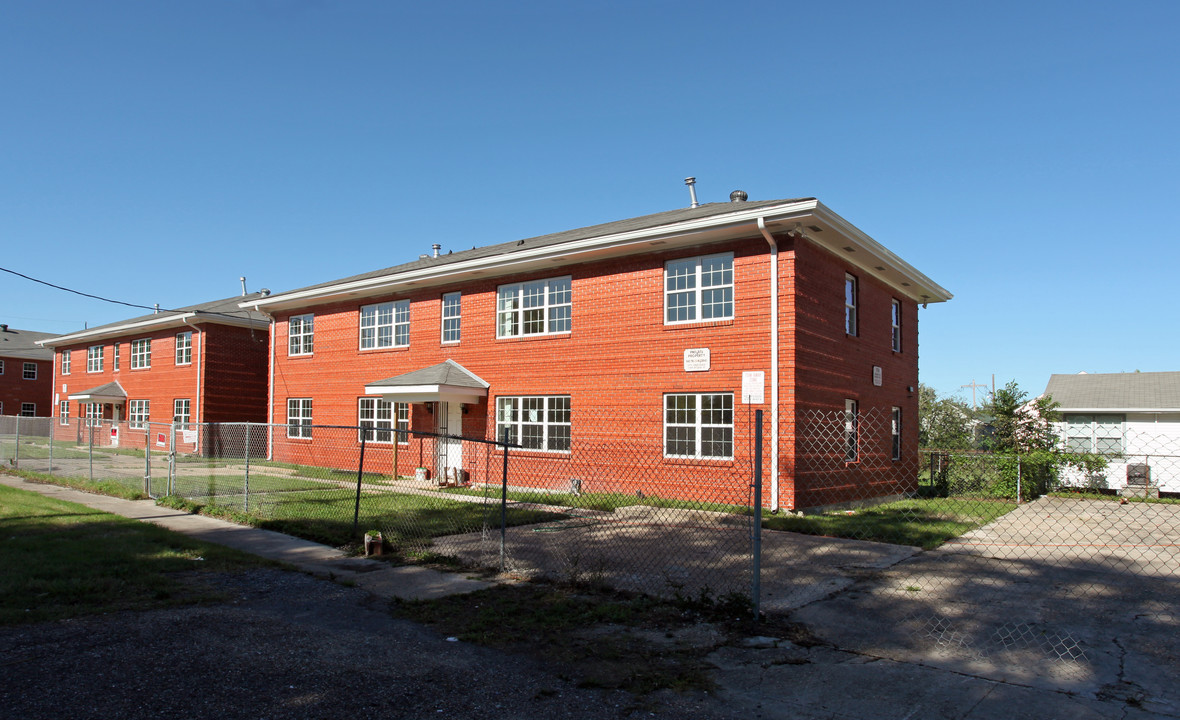 912-926 Egania St in New Orleans, LA - Building Photo