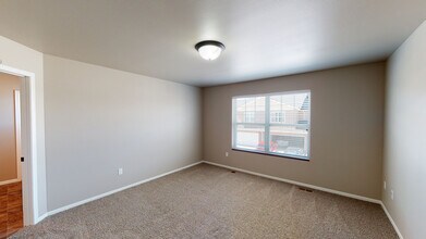 407 26th Ave W in West Fargo, ND - Building Photo - Building Photo