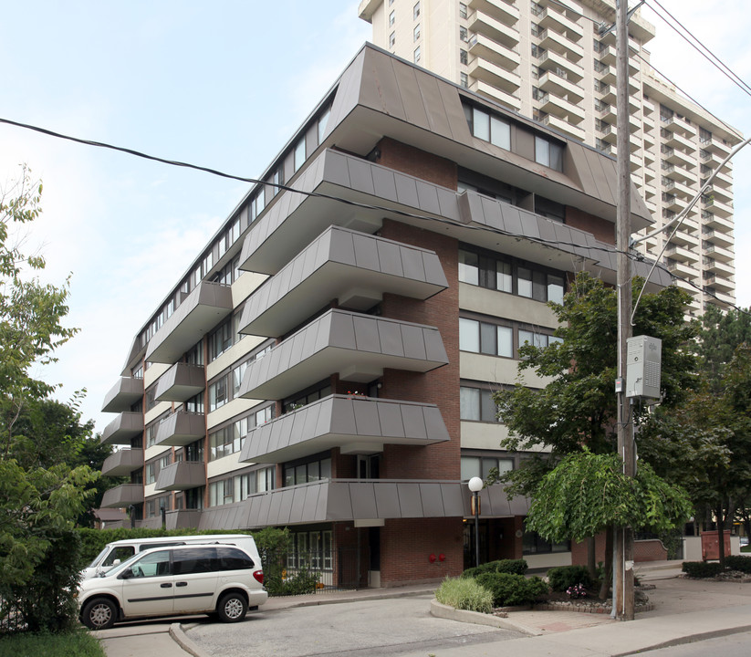 70 Erskine Ave in Toronto, ON - Building Photo