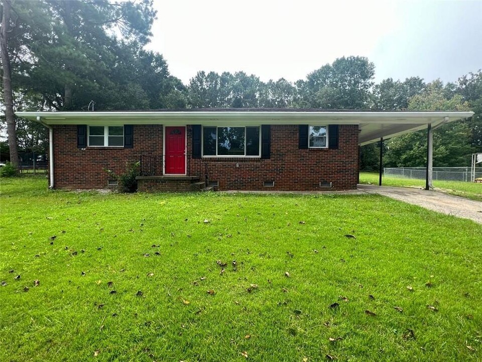 317 Community Dr in Mableton, GA - Building Photo