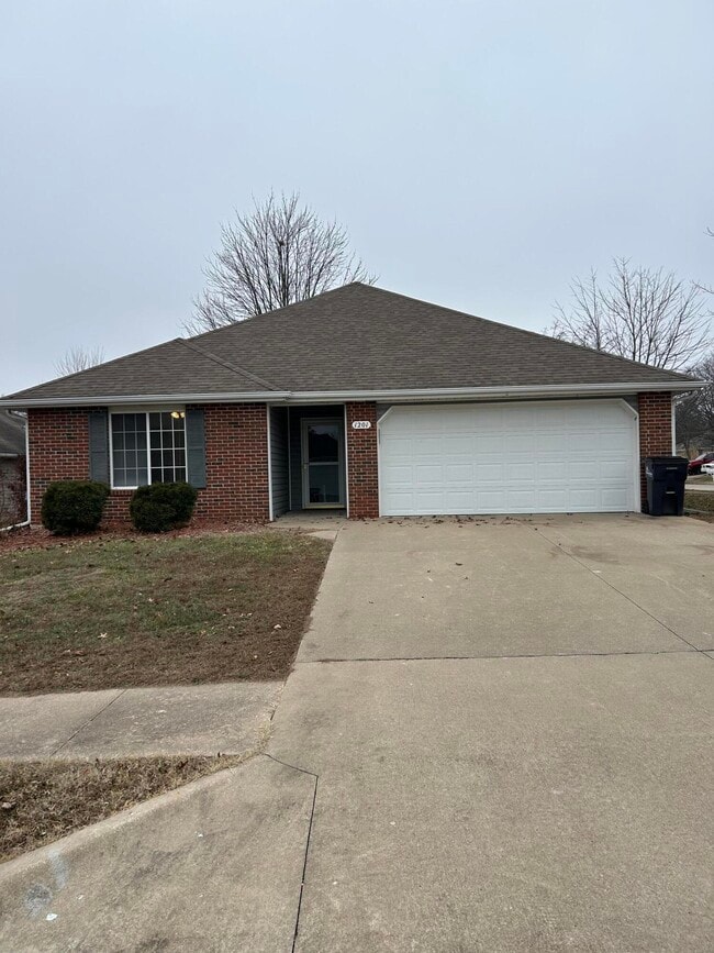 1201 Squirewood Way in Columbia, MO - Building Photo - Building Photo