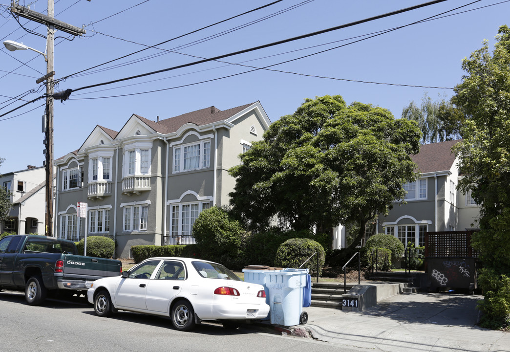 Elmwood Apartments in Berkeley, CA - Building Photo