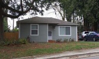 7002 S 128th St in Seattle, WA - Building Photo