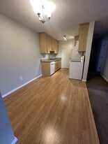 1121 McKercher Dr in Saskatoon, SK - Building Photo