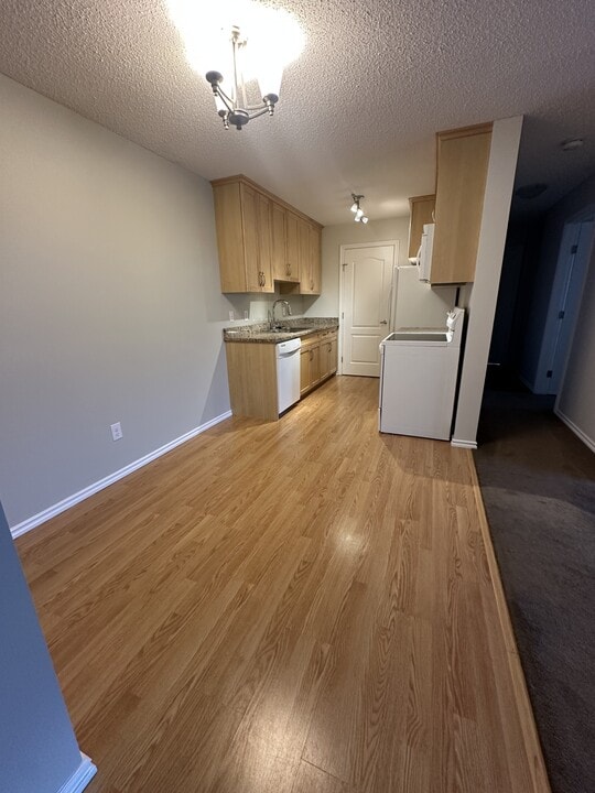 1121 McKercher Dr in Saskatoon, SK - Building Photo