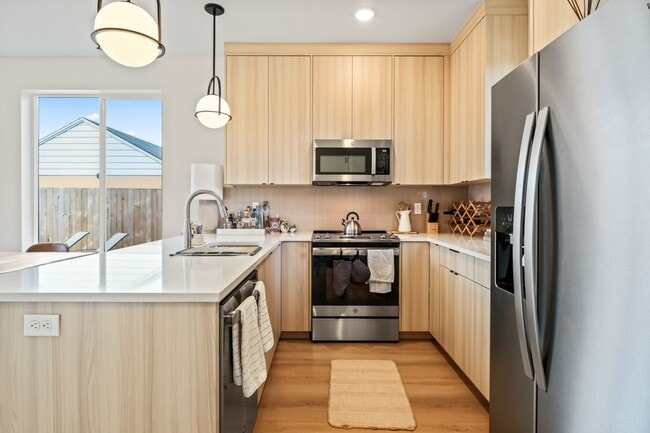 property at 6417 N Greeley Ave