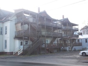 24 Elm St in Waterville, ME - Foto de edificio - Building Photo