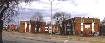 Four Seasons Apartments in St. Louis, MO - Building Photo - Building Photo