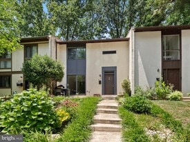 2459 Pyrenees Ct in Reston, VA - Building Photo