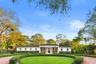 600 San Lorenzo Ave in Coral Gables, FL - Building Photo