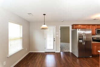 1087 Darren Cir E in Cordova, TN - Foto de edificio - Building Photo