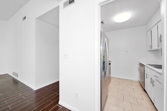 7268 E Galbraith Rd in Madeira, OH - Building Photo - Building Photo