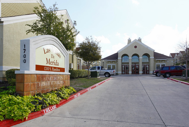 Summit at Benavides Park in San Antonio, TX - Foto de edificio - Building Photo