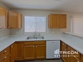 2784 S Danube St in Aurora, CO - Foto de edificio - Building Photo
