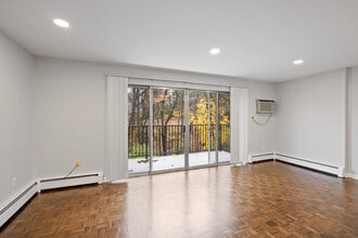 Grandin Park in Cincinnati, OH - Building Photo - Building Photo