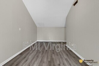 8109 Diggs Rd in Norfolk, VA - Building Photo - Building Photo