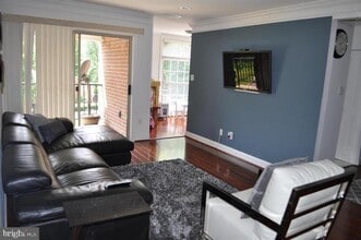 3334 Woodburn Village Dr in Annandale, VA - Building Photo - Building Photo