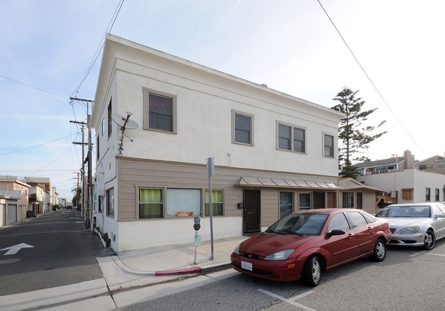 121 2nd St in Hermosa Beach, CA - Foto de edificio - Building Photo