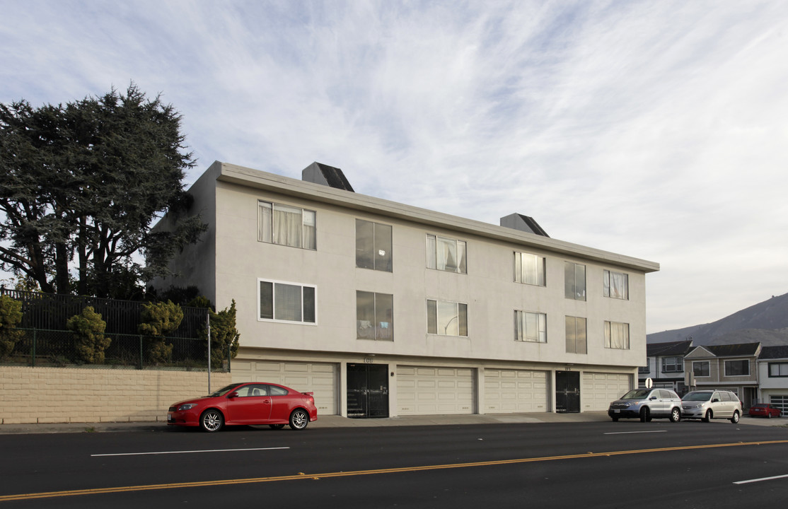 165-195 E Market St in Daly City, CA - Building Photo