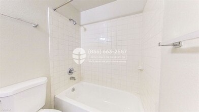 921 130th St SW-Unit -Unit Apart in Everett, WA - Building Photo - Building Photo