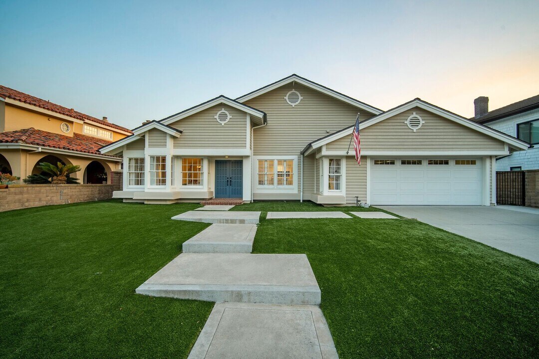 405 Calle Macho in San Clemente, CA - Building Photo
