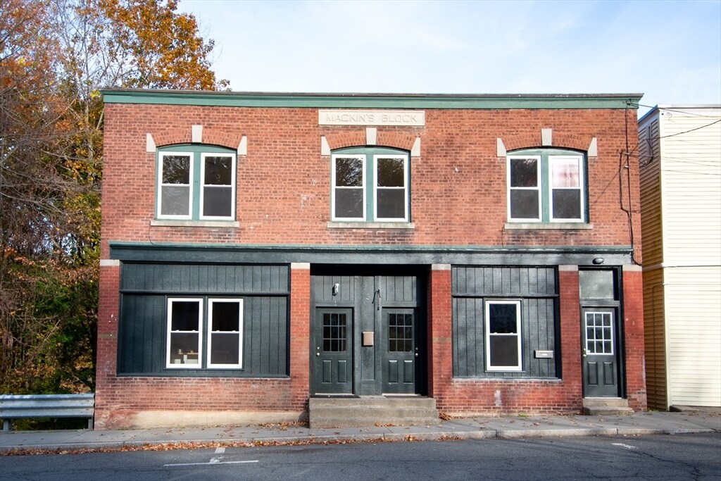 3 Bridge St in Montague, MA - Foto de edificio