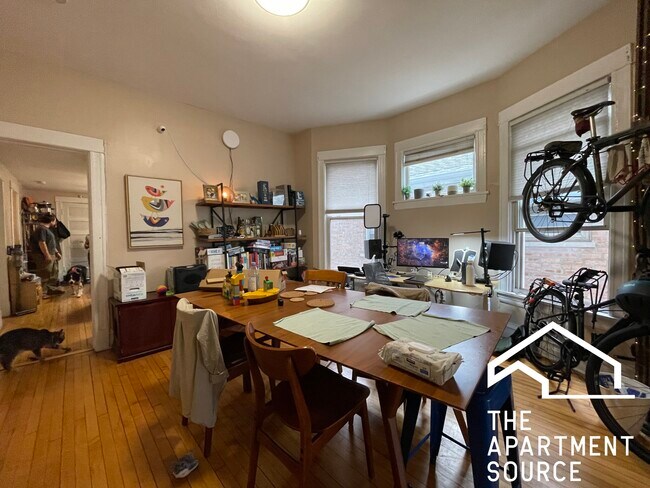 3434 W Drummond Plz, Unit 1 in Chicago, IL - Building Photo - Building Photo