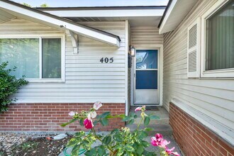 405 Gregory Way in Sparks, NV - Building Photo - Building Photo