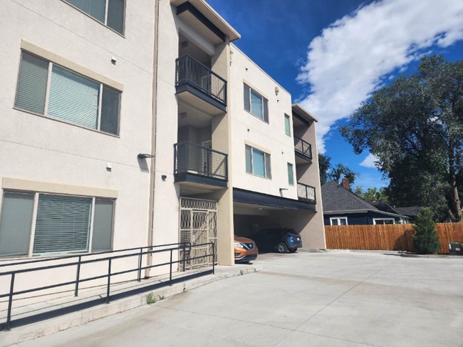 430 W Pikes Peak Ave in Colorado Springs, CO - Foto de edificio - Building Photo