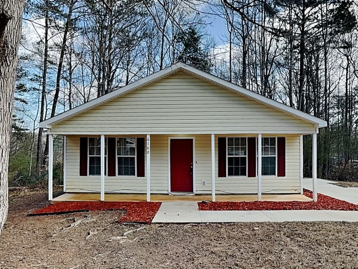 6160 Forrest Ave in Union City, GA - Building Photo