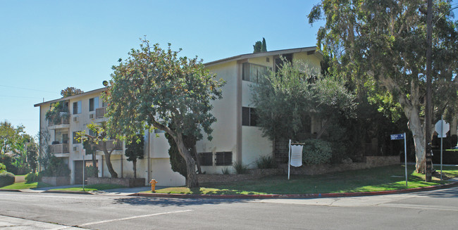 10900 Rose Ave in Los Angeles, CA - Building Photo - Building Photo