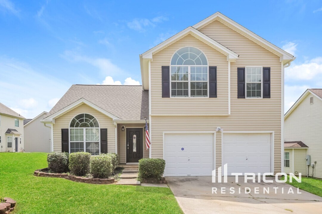 3120 Far Emerald Land in Union City, GA - Building Photo