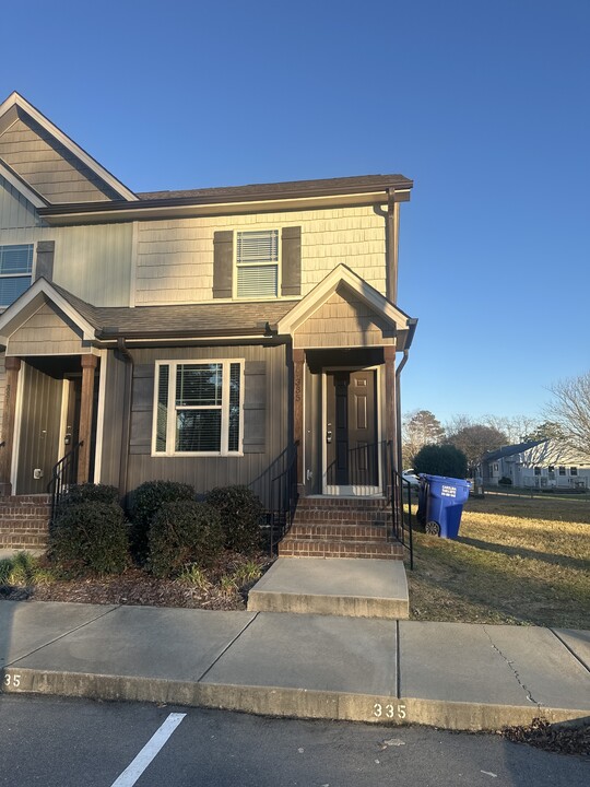 335 S Church St in Coats, NC - Building Photo