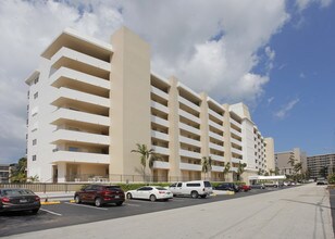 Ridgeview Towers in Fort Lauderdale, FL - Foto de edificio - Building Photo